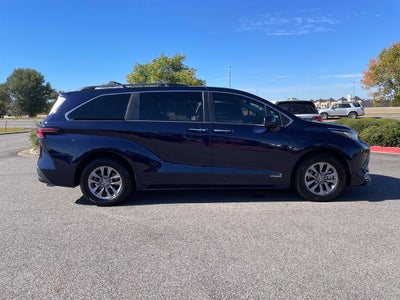2021 Toyota Sienna XLE 8 Passenger