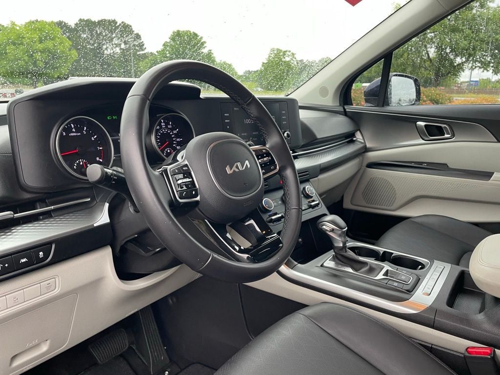2023 Kia Carnival LX