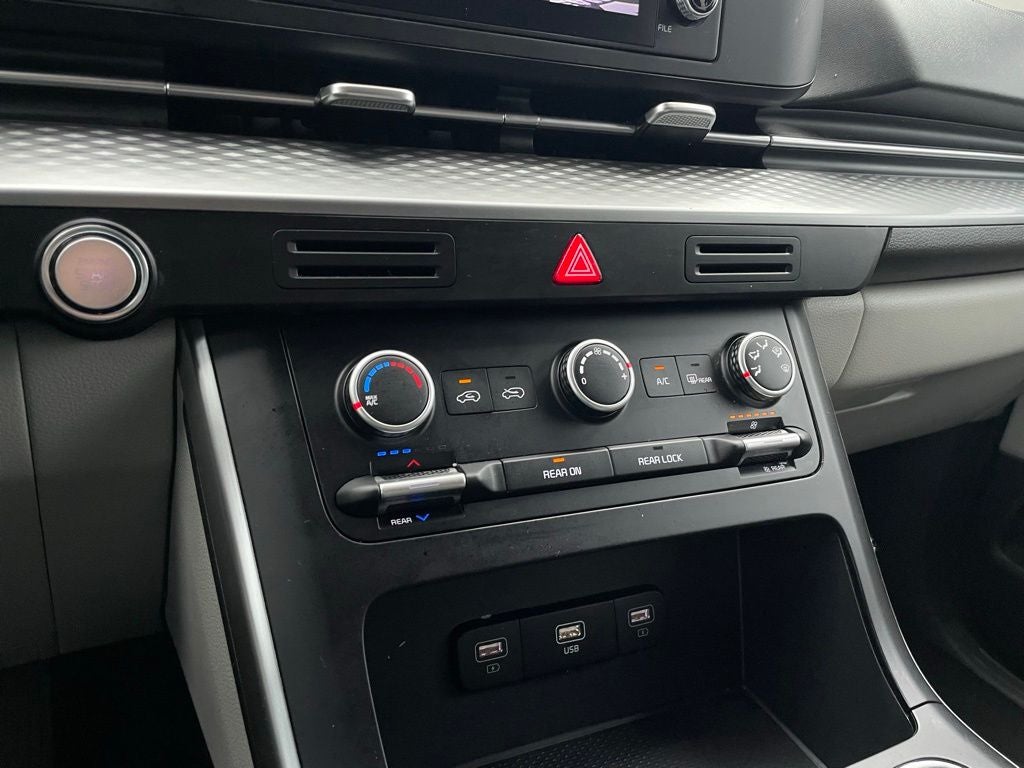 2023 Kia Carnival LX Seat Package