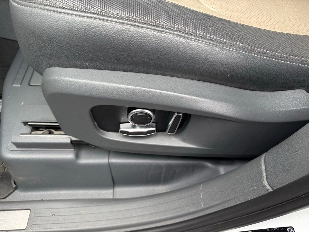 2023 Land Rover Defender 130 X-Dynamic SE