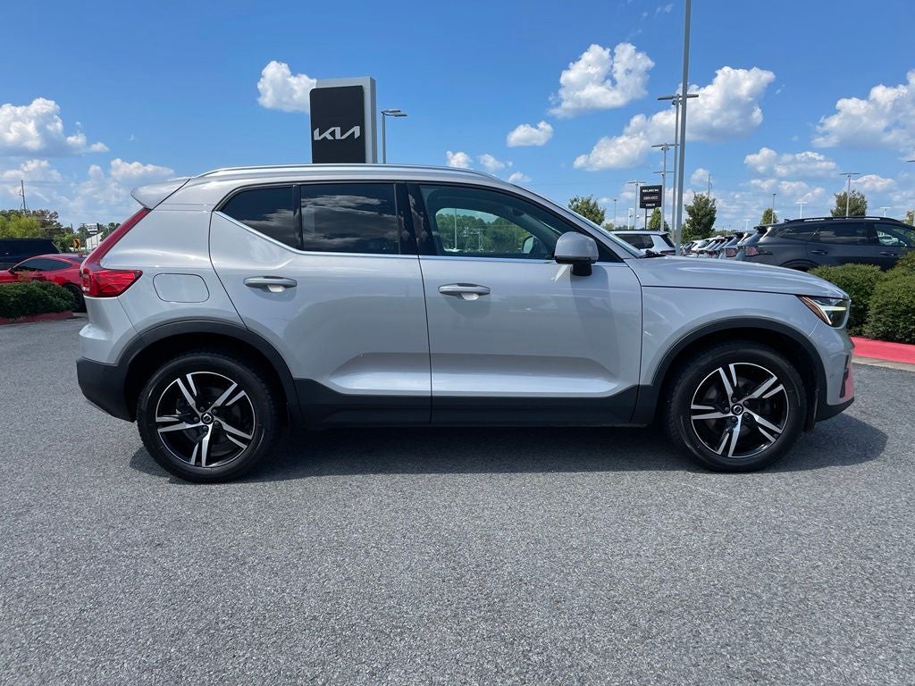 2023 Volvo XC40 B5 Plus Bright Theme