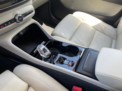 2023 Volvo XC40 B5 Plus Bright Theme