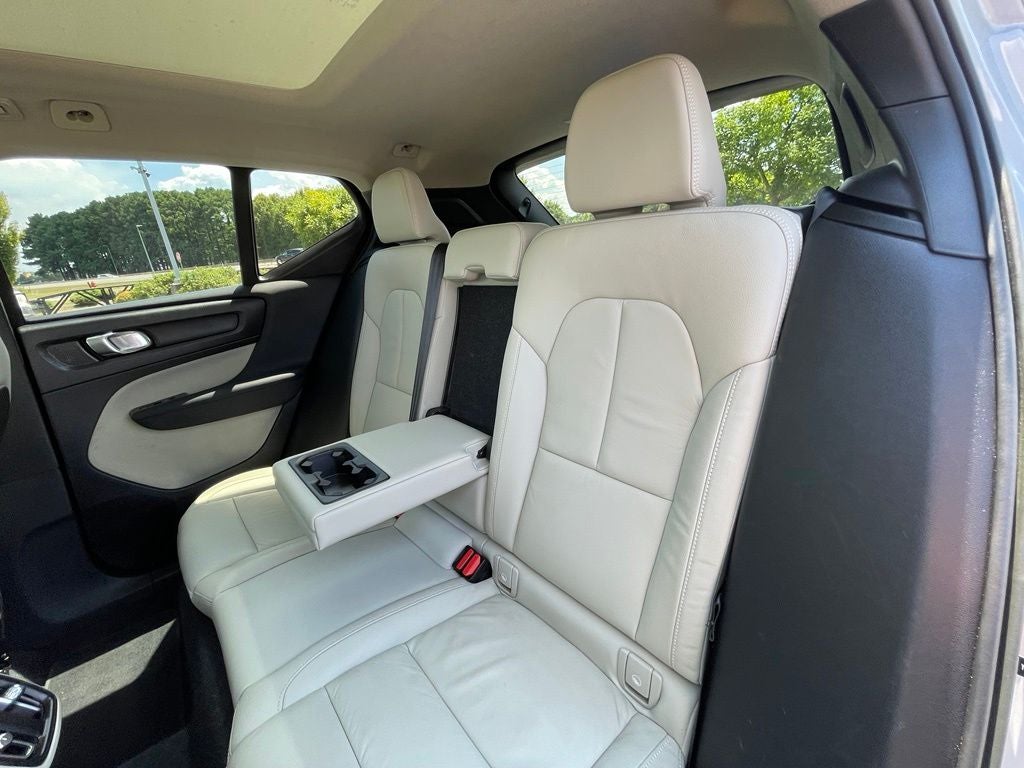 2023 Volvo XC40 B5 Plus Bright Theme