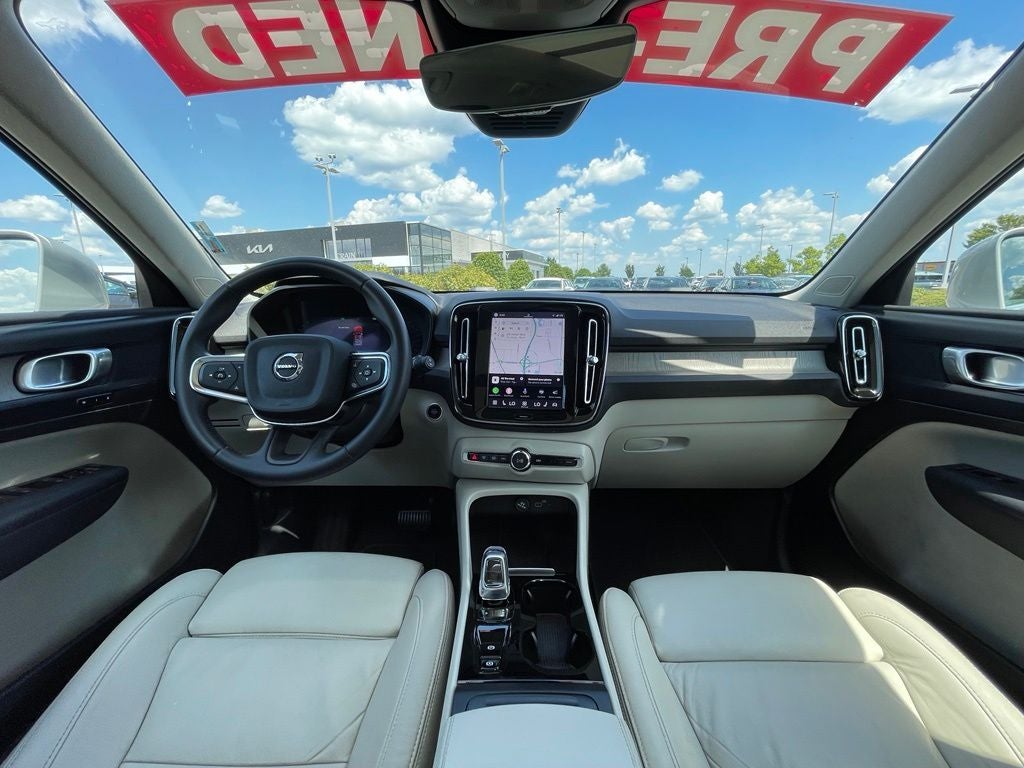 2023 Volvo XC40 B5 Plus Bright Theme