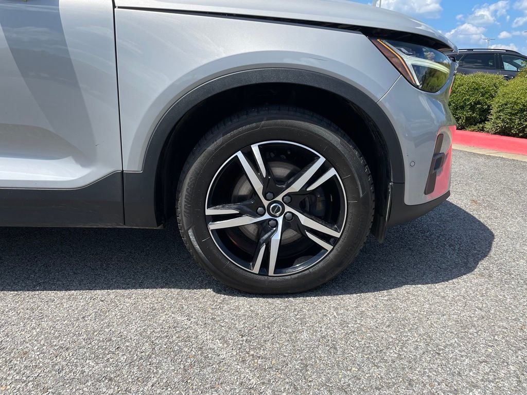 2023 Volvo XC40 B5 Plus Bright Theme