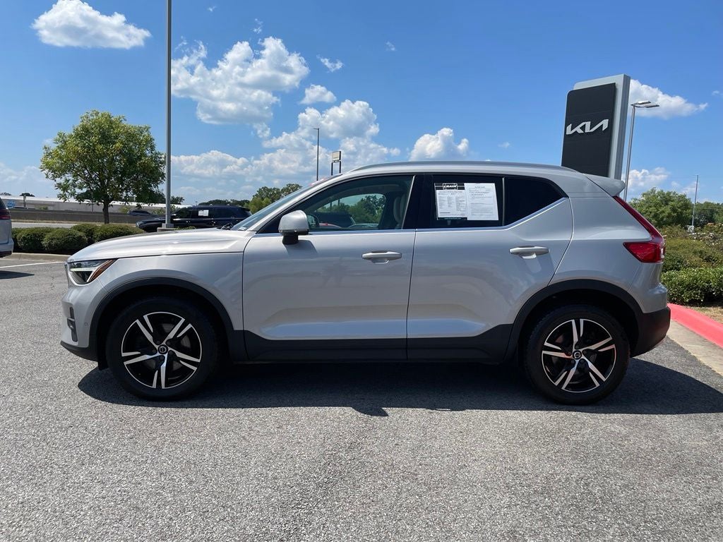 2023 Volvo XC40 B5 Plus Bright Theme