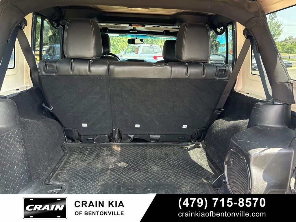 2014 Jeep Wrangler Unlimited Sahara - 4WD / CLEAN CARFAX