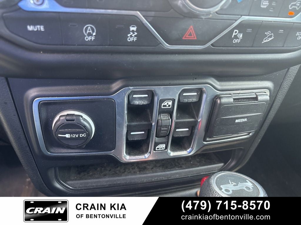 2020 Jeep Wrangler Unlimited Sahara - 4WD / SKY ONE TOUCH / ONE OWNER