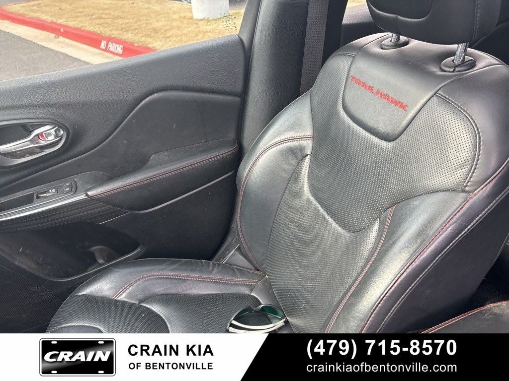 2016 Jeep Cherokee Trailhawk - 4WD / SUNROOF / CLEAN CARFAX