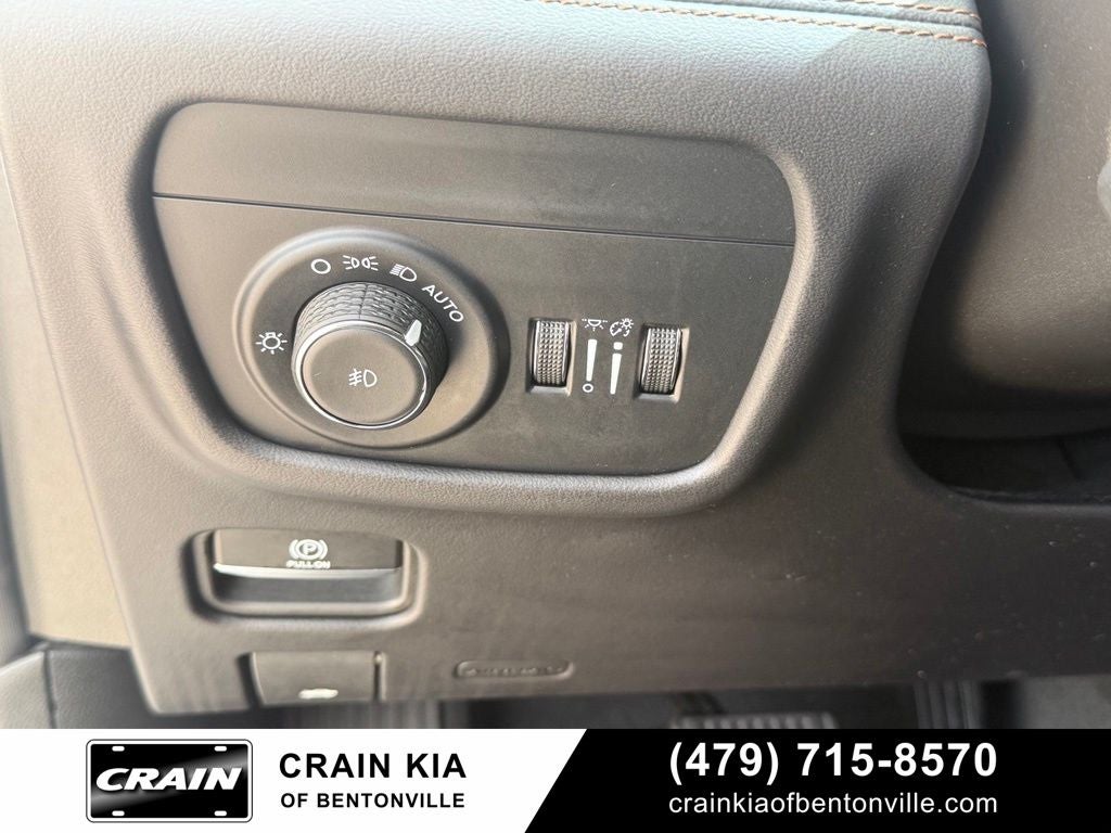 2025 Jeep Grand Cherokee L Summit - 4WD / PANORAMIC SUNROOF