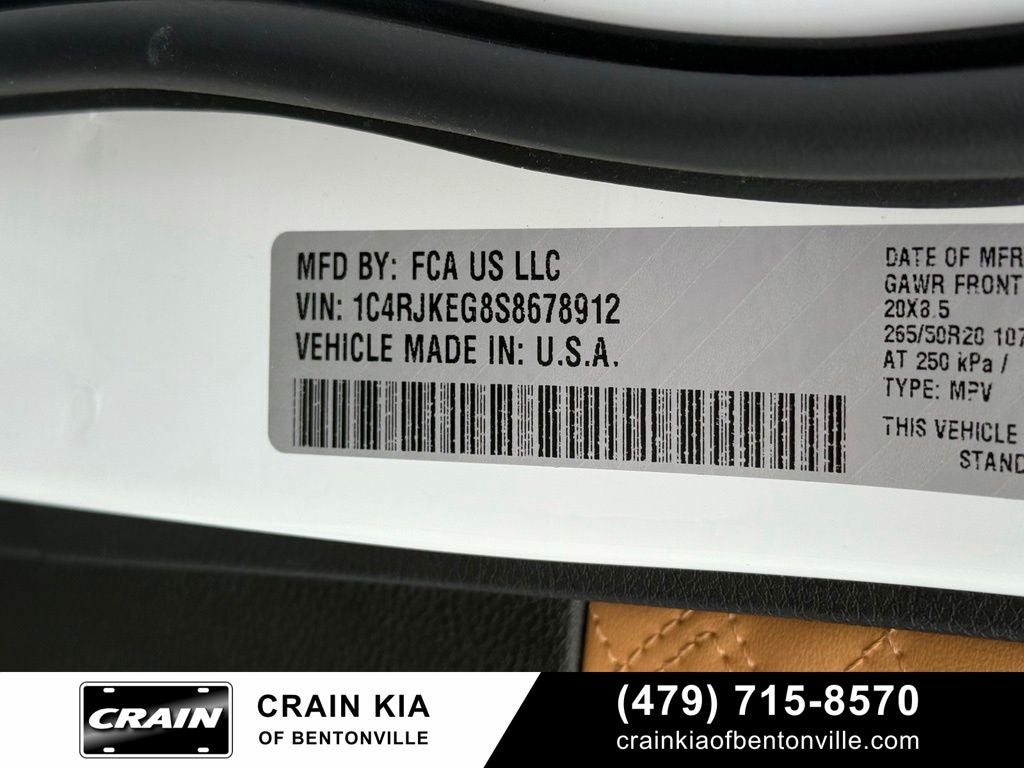 2025 Jeep Grand Cherokee L Summit - 4WD / PANORAMIC SUNROOF / CLEAN CARFAX