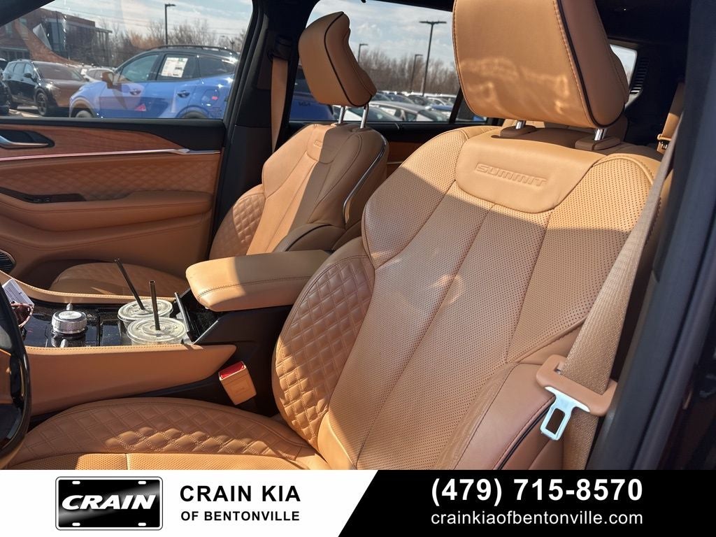 2023 Jeep Grand Cherokee L Summit - 4WD / PANORAMIC SUNROOF / ONE OWNER