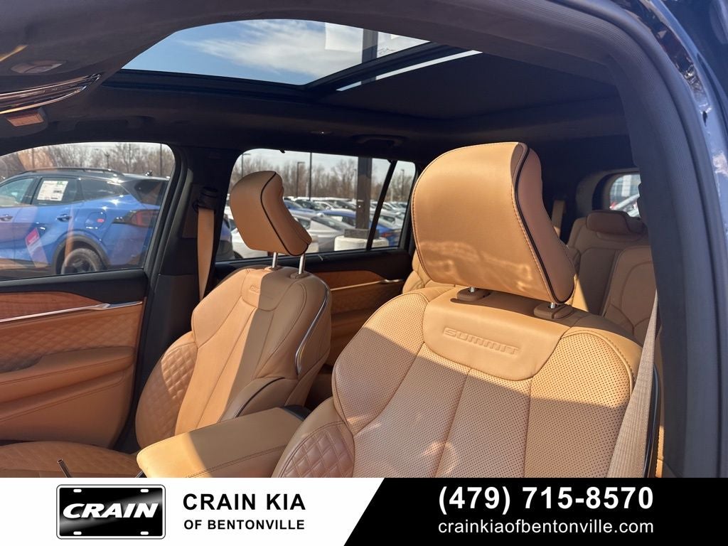 2023 Jeep Grand Cherokee L Summit - 4WD / PANORAMIC SUNROOF / ONE OWNER