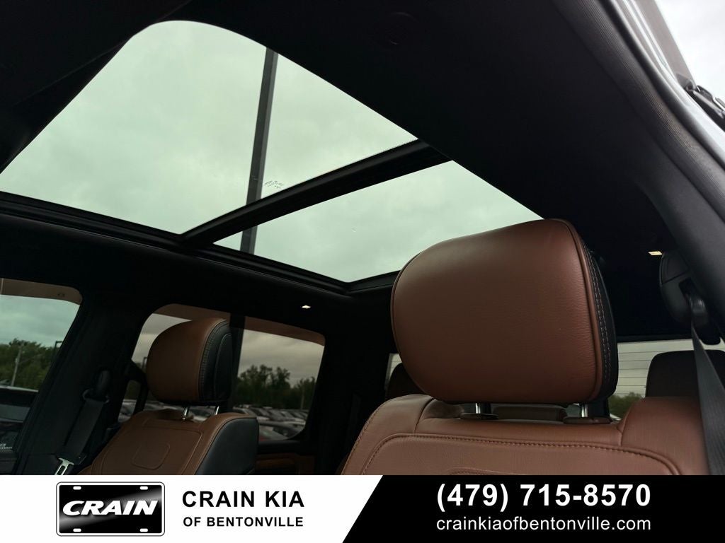 2020 RAM 1500 Laramie Longhorn - 4WD / PANORAMIC SUNROOF / LIFTED!