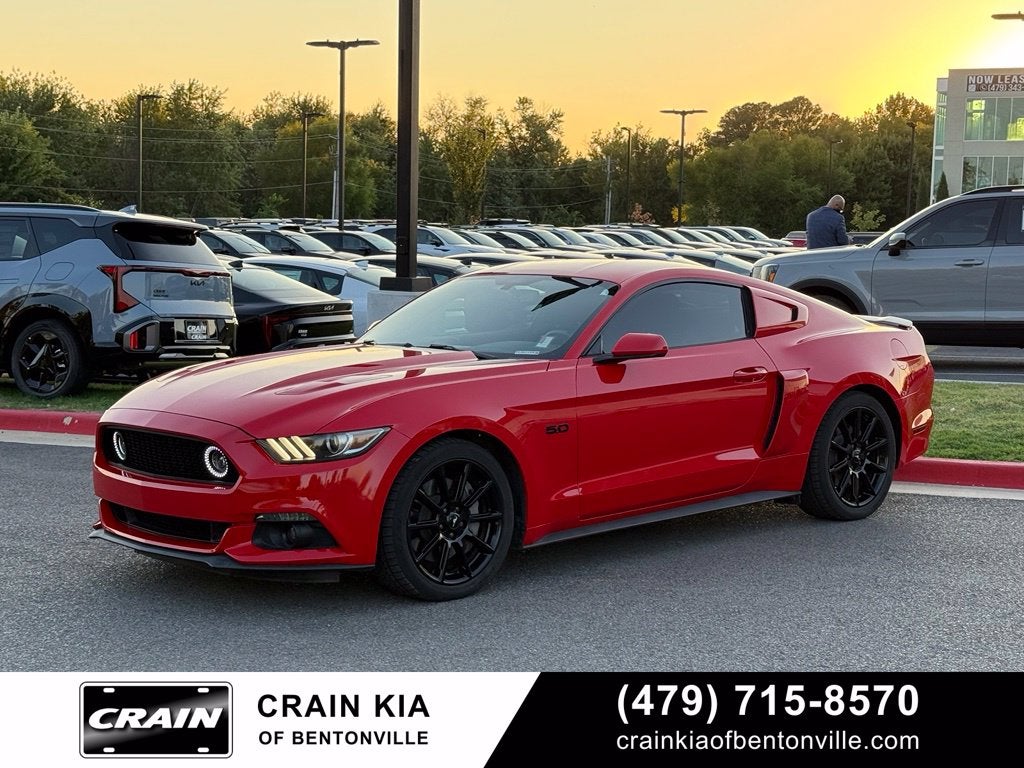 2016 Ford Mustang GT - 5.0 L V8 / CLEAN CARFAX