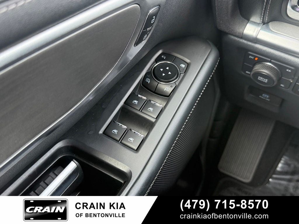 2025 Ford Expedition Platinum - 4WD / PANORAMIC SUNROOF / ONE OWNER