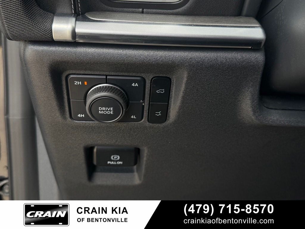 2025 Ford Expedition Platinum - 4WD / PANORAMIC SUNROOF / ONE OWNER