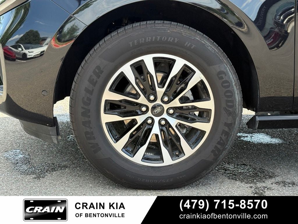 2025 Ford Expedition Platinum - 4WD / PANORAMIC SUNROOF / ONE OWNER