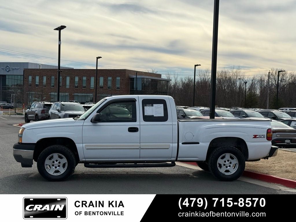 2005 Chevrolet Silverado 1500 Z71 Style Side - 4WD / CLEAN CARFAX