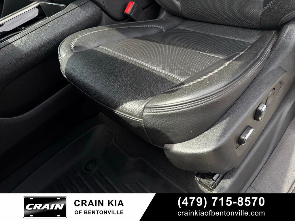 2022 GMC Yukon XL Denali - 4WD / CLEAN CARFAX