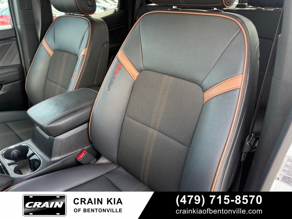 2024 GMC Canyon AT4 - 4WD / CLEAN CARFAX / ONE OWNER