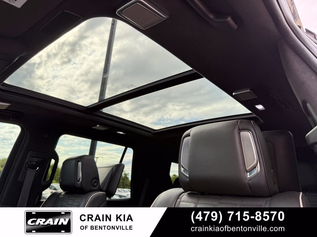 2023 Cadillac Escalade Sport Platinum Onyx - 4WD / PANORAMIC SUNROOF / CLEAN CARFAX