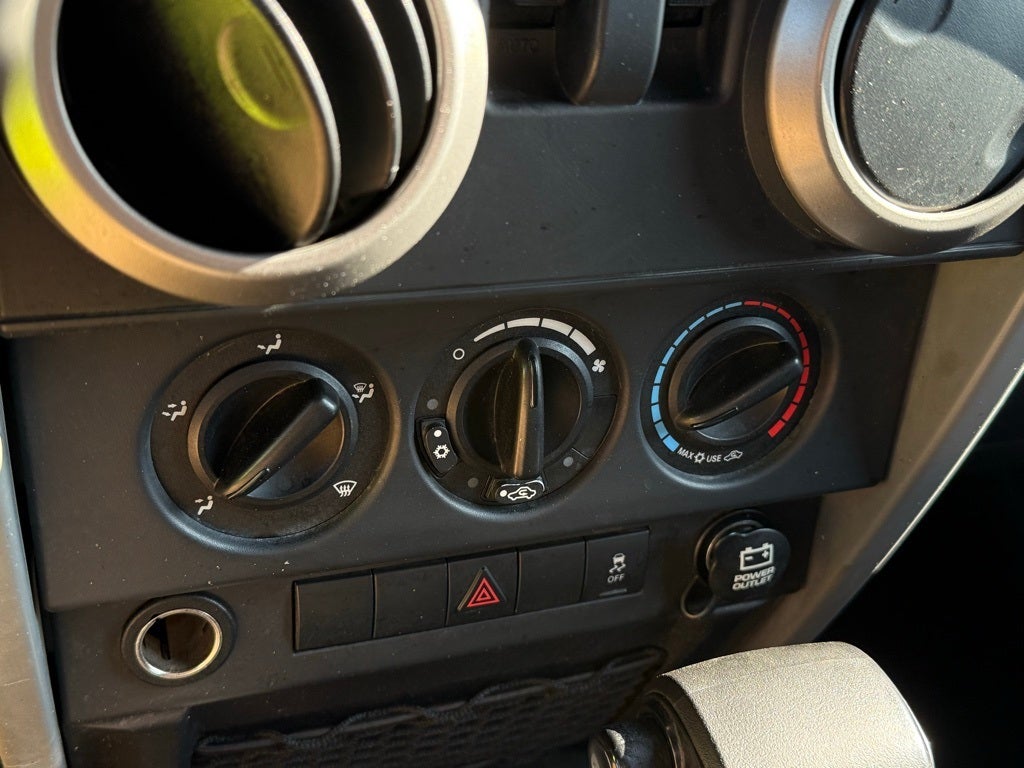 2010 Jeep Wrangler Sport - 4WD / CLEAN CARFAX