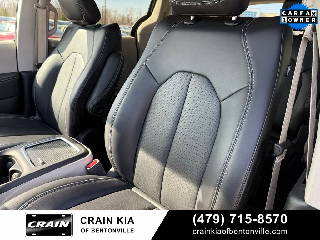 2024 Chrysler Pacifica Touring L - CLEAN CARFAX / ONE OWNER
