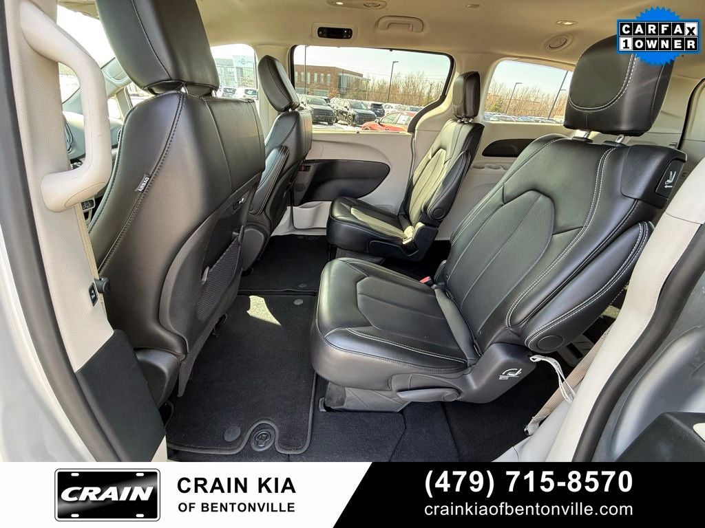 2024 Chrysler Pacifica Touring L - CLEAN CARFAX / ONE OWNER