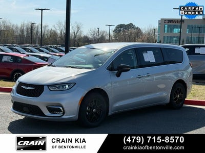 2024 Chrysler Pacifica Touring L - CLEAN CARFAX / ONE OWNER