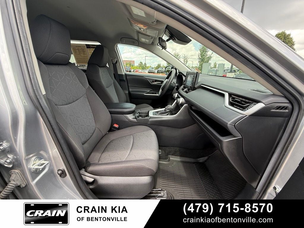 2021 Toyota RAV4 XLE - AWD / CLEAN CARFAX / ONE OWNER