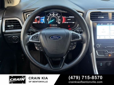 2017 Ford Fusion SE - CLEAN CARFAX