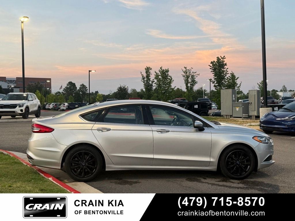 2017 Ford Fusion SE - CLEAN CARFAX