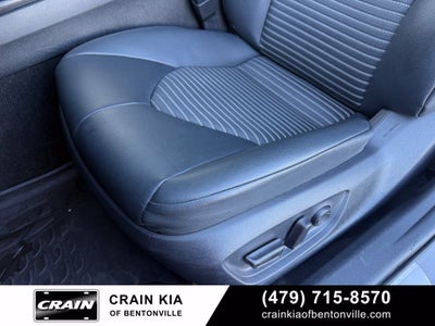 2019 Toyota Camry SE - SUNROOF / CLEAN CARFAX