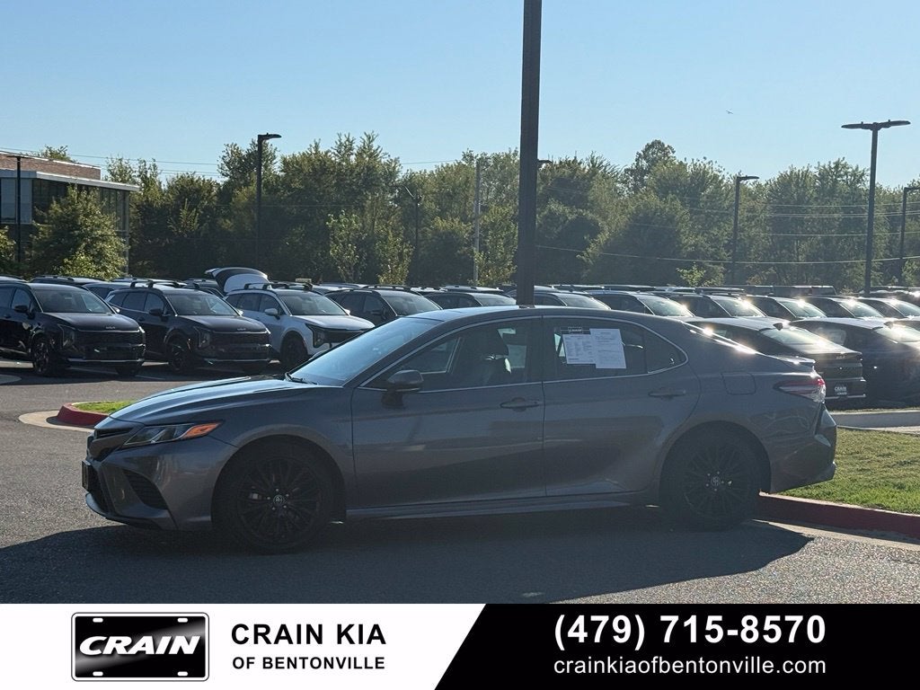 2019 Toyota Camry SE - SUNROOF / CLEAN CARFAX