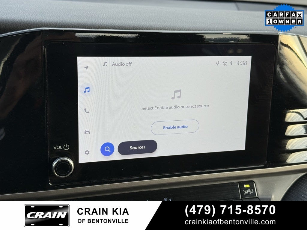 2025 Toyota Camry SE - CLEAN CARFAX / ONE OWNER