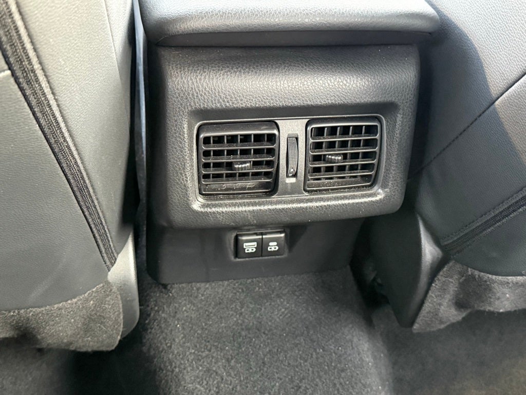 2025 Toyota Camry SE - CLEAN CARFAX / ONE OWNER