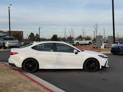 2025 Toyota Camry SE - CLEAN CARFAX / ONE OWNER