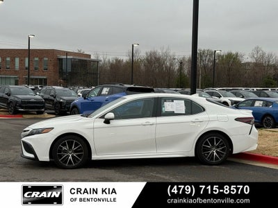 2024 Toyota Camry SE - CLEAN CARFAX / ONE OWNER