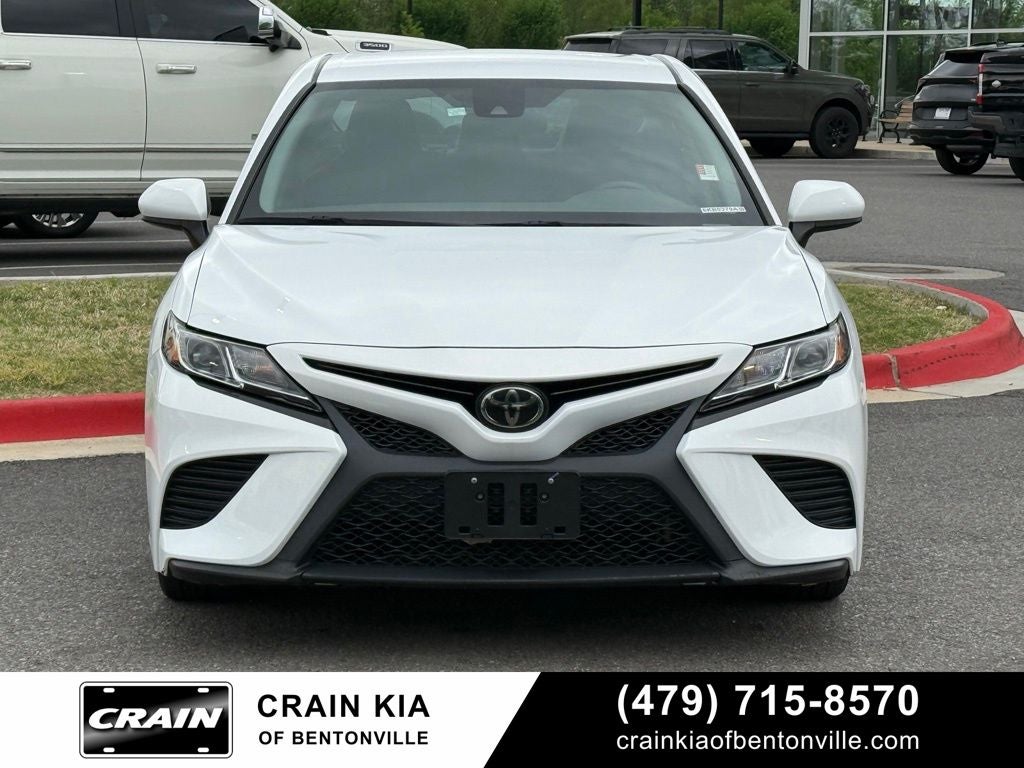 2020 Toyota Camry SE - CLEAN CARFAX / ONE OWNER