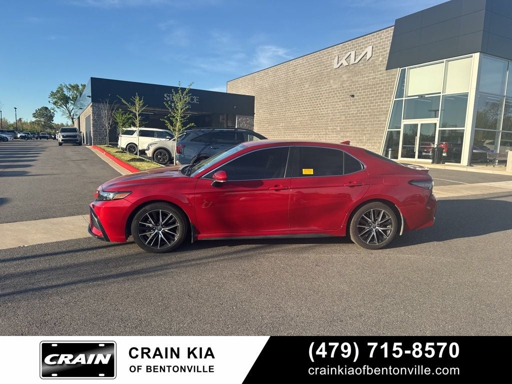 2022 Toyota Camry SE - CLEAN CARFAX / ONE OWNER