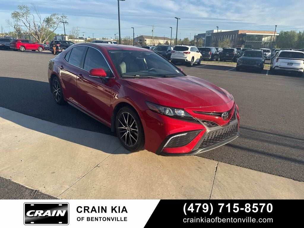 2022 Toyota Camry SE - CLEAN CARFAX / ONE OWNER