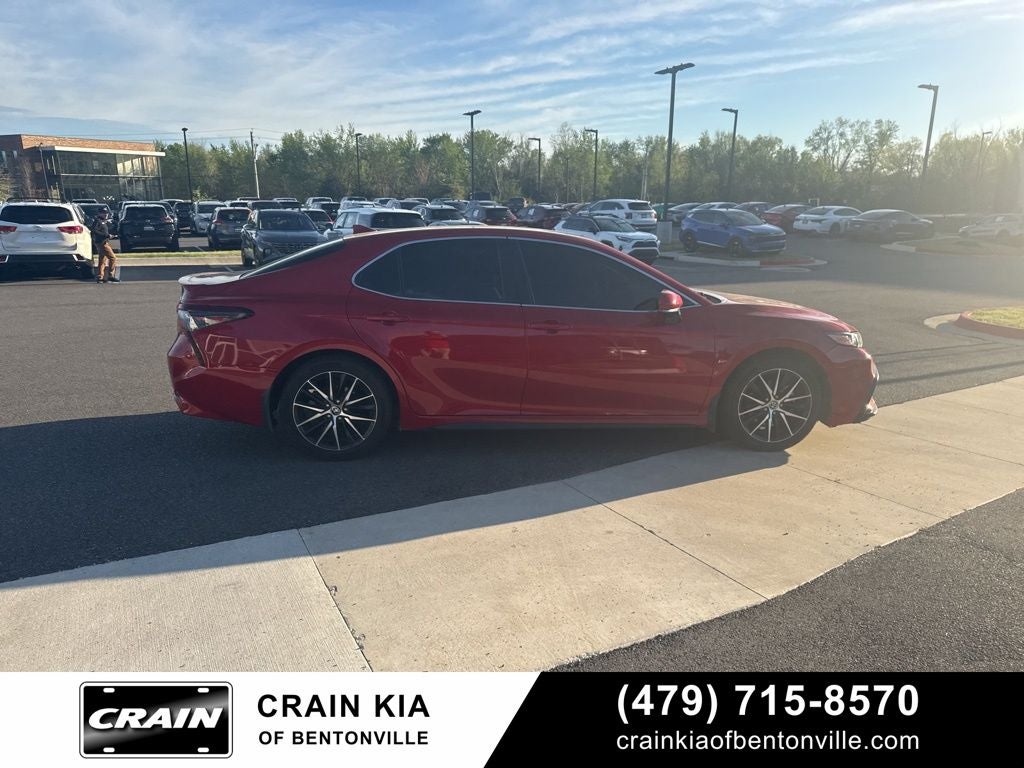 2022 Toyota Camry SE - CLEAN CARFAX / ONE OWNER