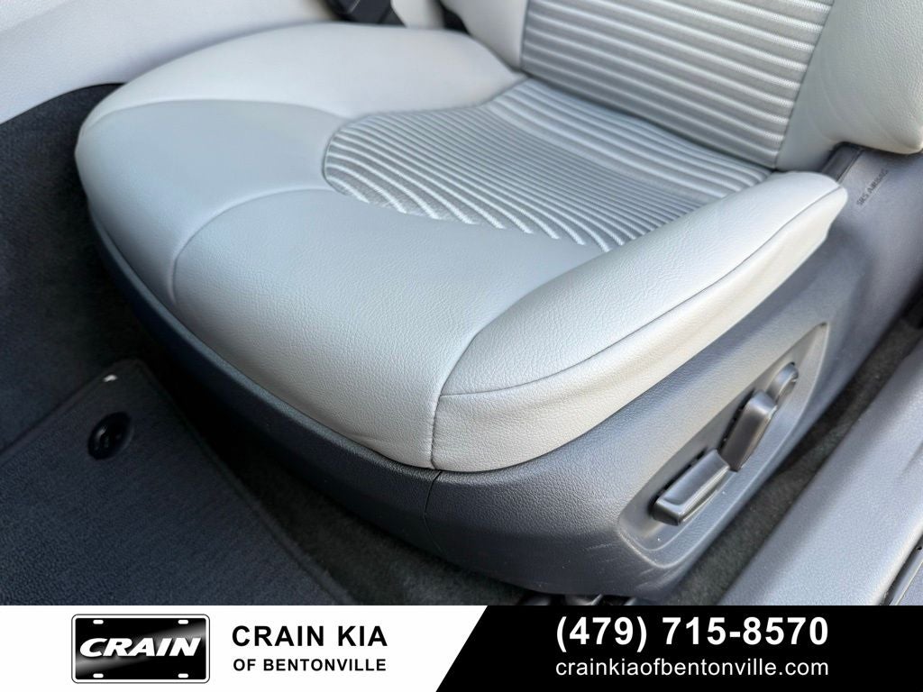 2022 Toyota Camry SE - CLEAN CARFAX / ONE OWNER