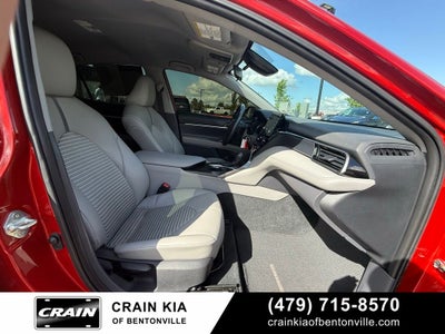 2022 Toyota Camry SE - CLEAN CARFAX / ONE OWNER