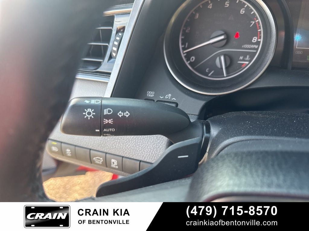 2022 Toyota Camry SE - CLEAN CARFAX / ONE OWNER