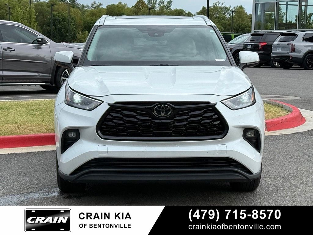 2022 Toyota Highlander XLE - SUNROOF / CLEAN CARFAX / ONE OWNER