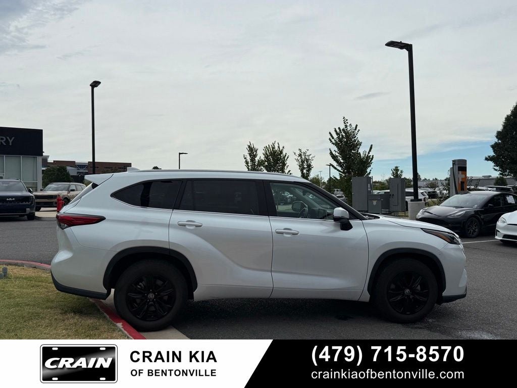 2022 Toyota Highlander XLE - SUNROOF / CLEAN CARFAX / ONE OWNER