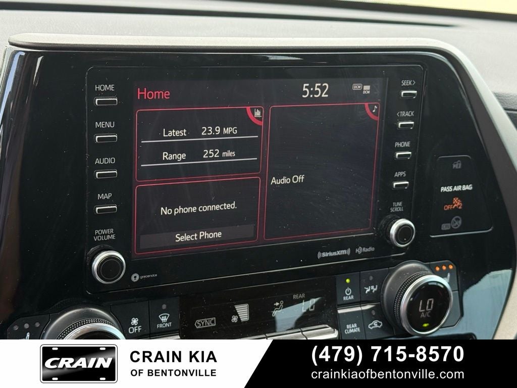 2021 Toyota Highlander XLE - CLEAN CARFAX / SUNROOF
