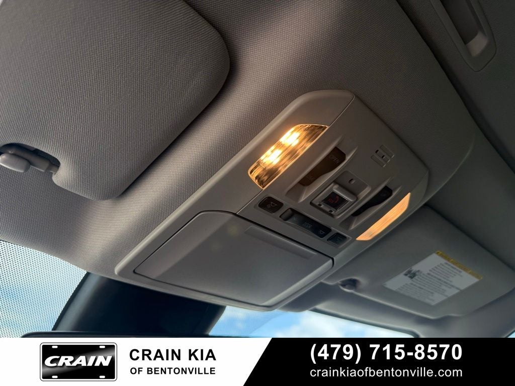 2021 Toyota Highlander XLE - CLEAN CARFAX / SUNROOF